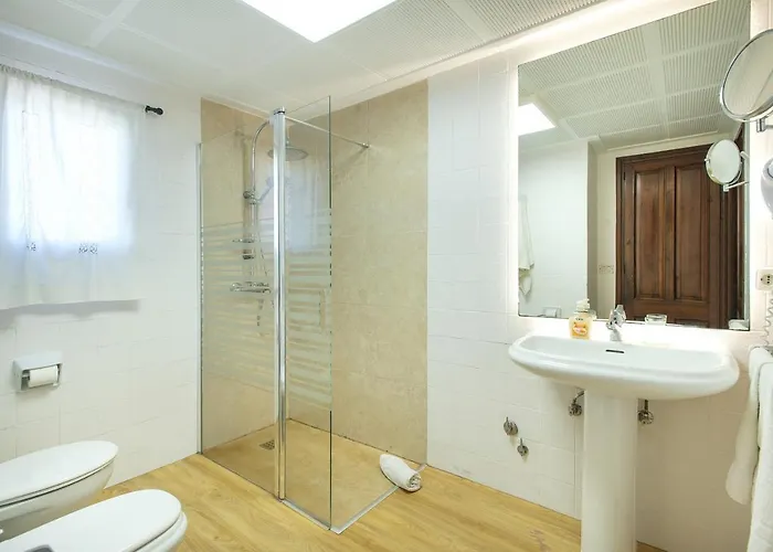 Owl Francesc - Family And Friends فيلة